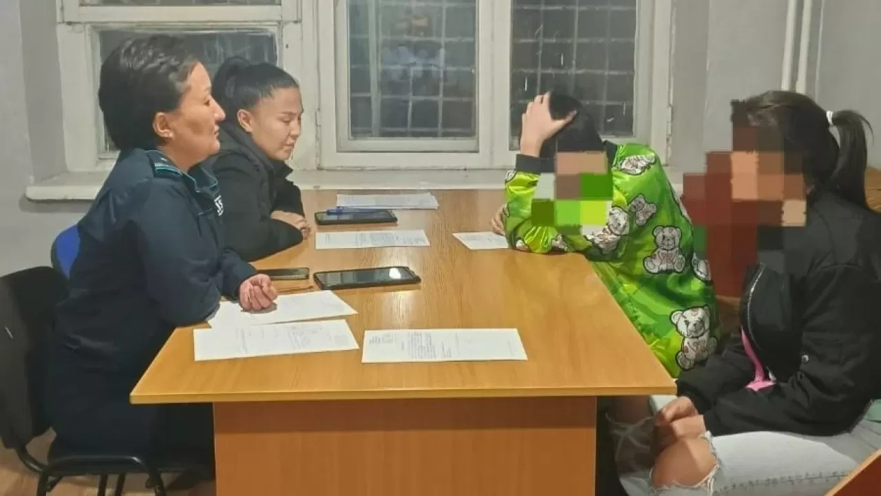 Қарағандыда тұрғын үйдің шатырына әдейі құлайтындай етіп кірпіш қойған жасөспірім ұсталды