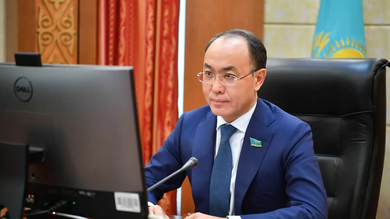 Қайрат Қожамжаров лауазымдық өкілеттігін асыра пайдаланды деген күдікке ілінді