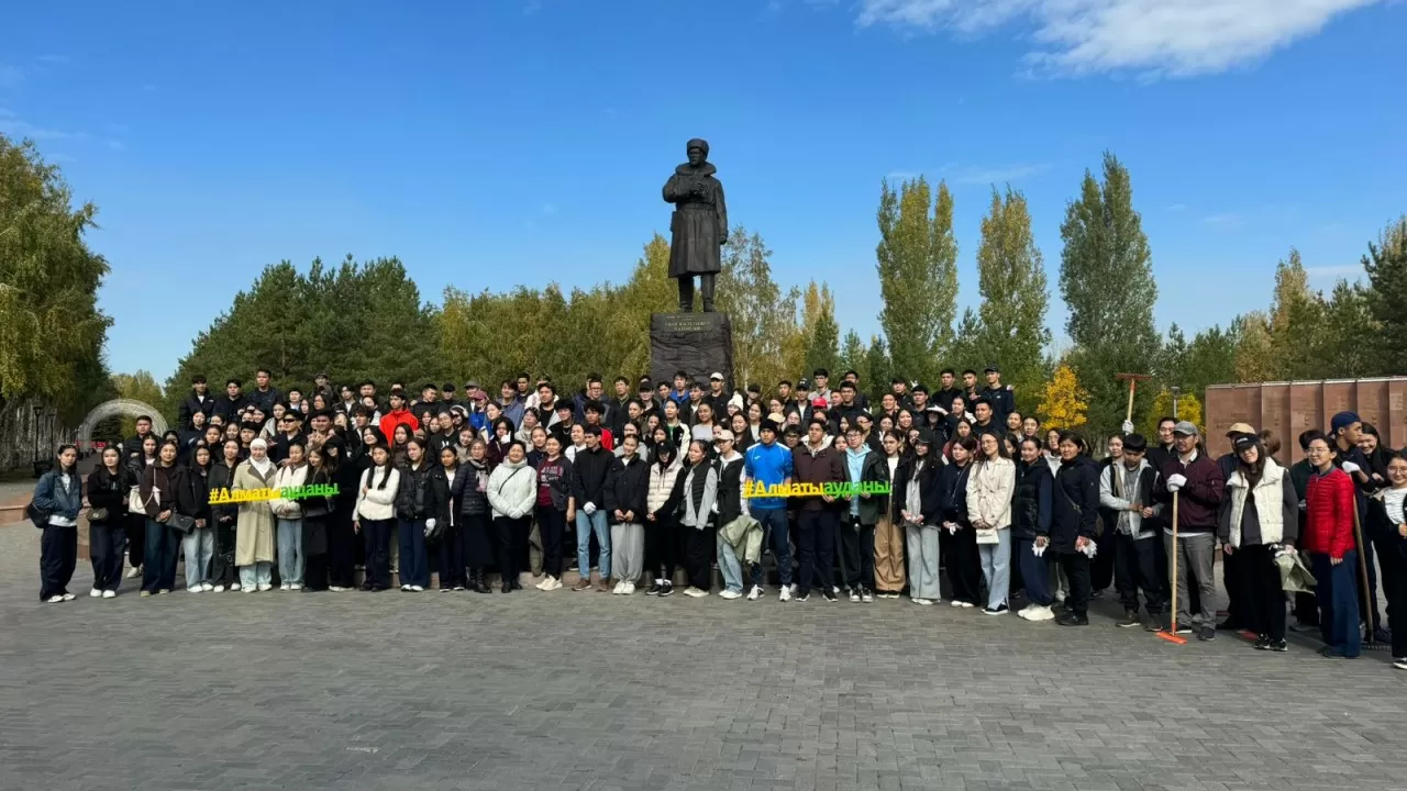   В Астане прошел масштабный субботник в рамках акции "Таза Қазақстан"