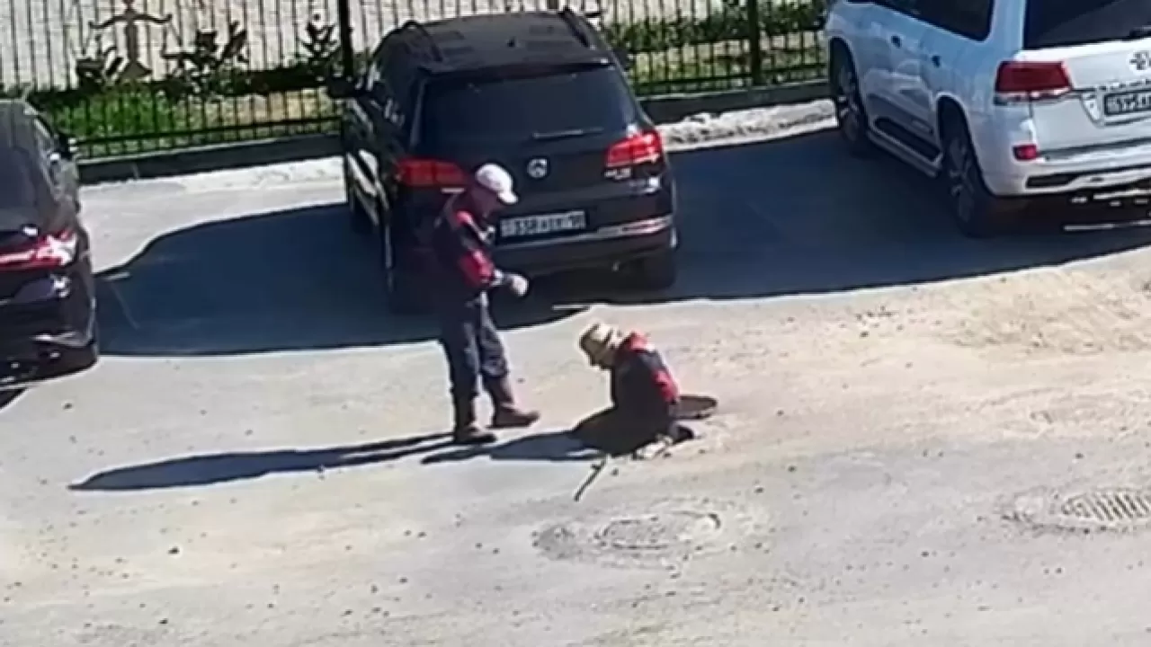 Семейде кәріз құдығына түскен 2 жұмысшы есінен танып қалған