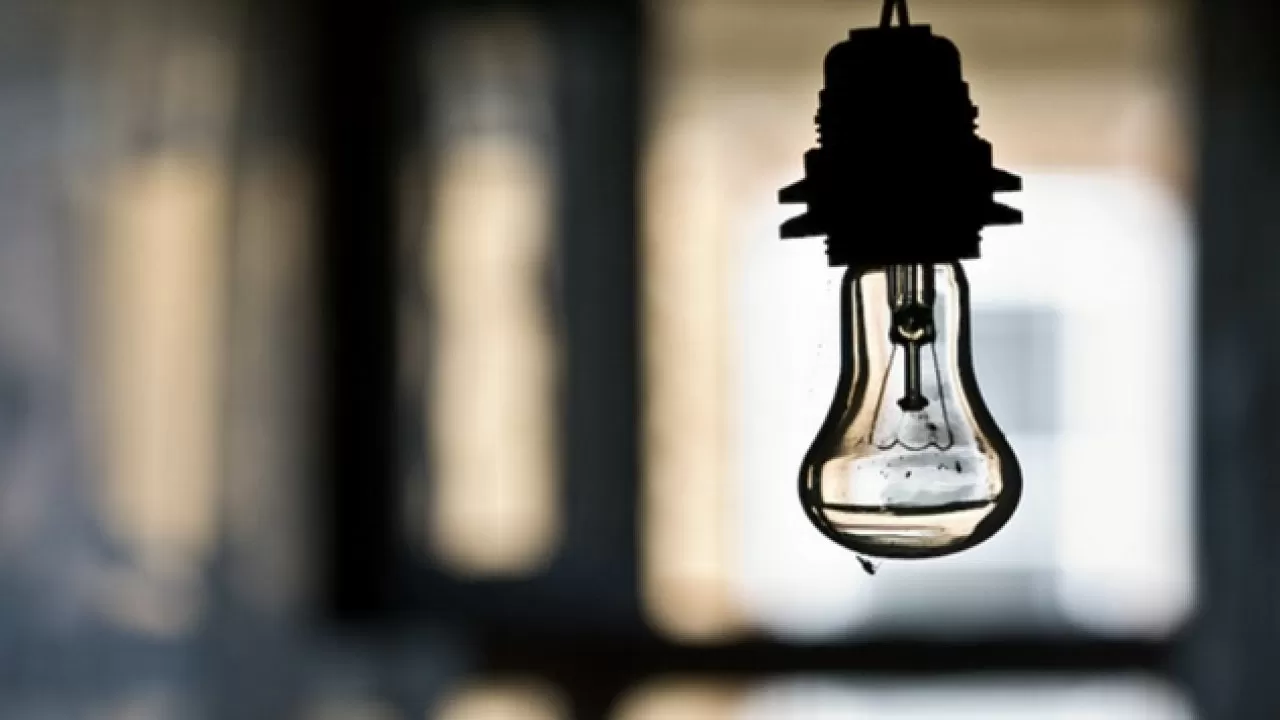 Кыргызстанцев предупредили об отключениях света в часы пик