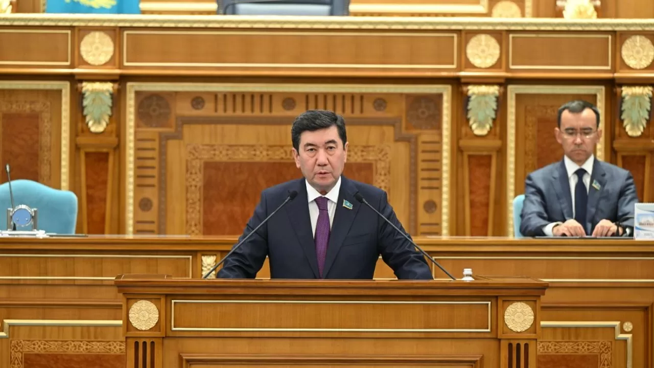 Парламент депутаттары демалыстан оралды