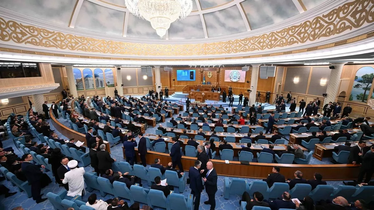 Сенаторов предлагают присоединить к мажилису в РК 