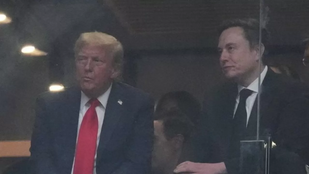 Трамп пен Маск арадағы келіспеушіліктен кейін ақыры жүздесті