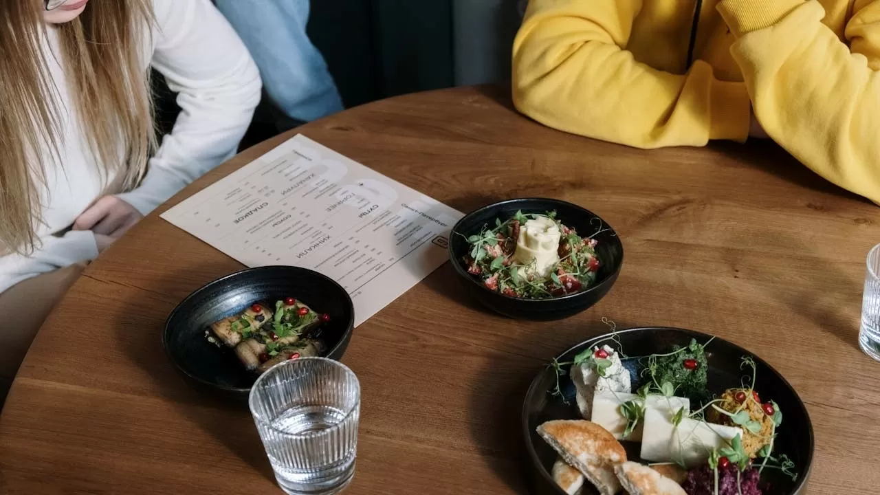 Алматы и Астана обогнали Нью-Йорк по дешевизне еды: рейтинг 