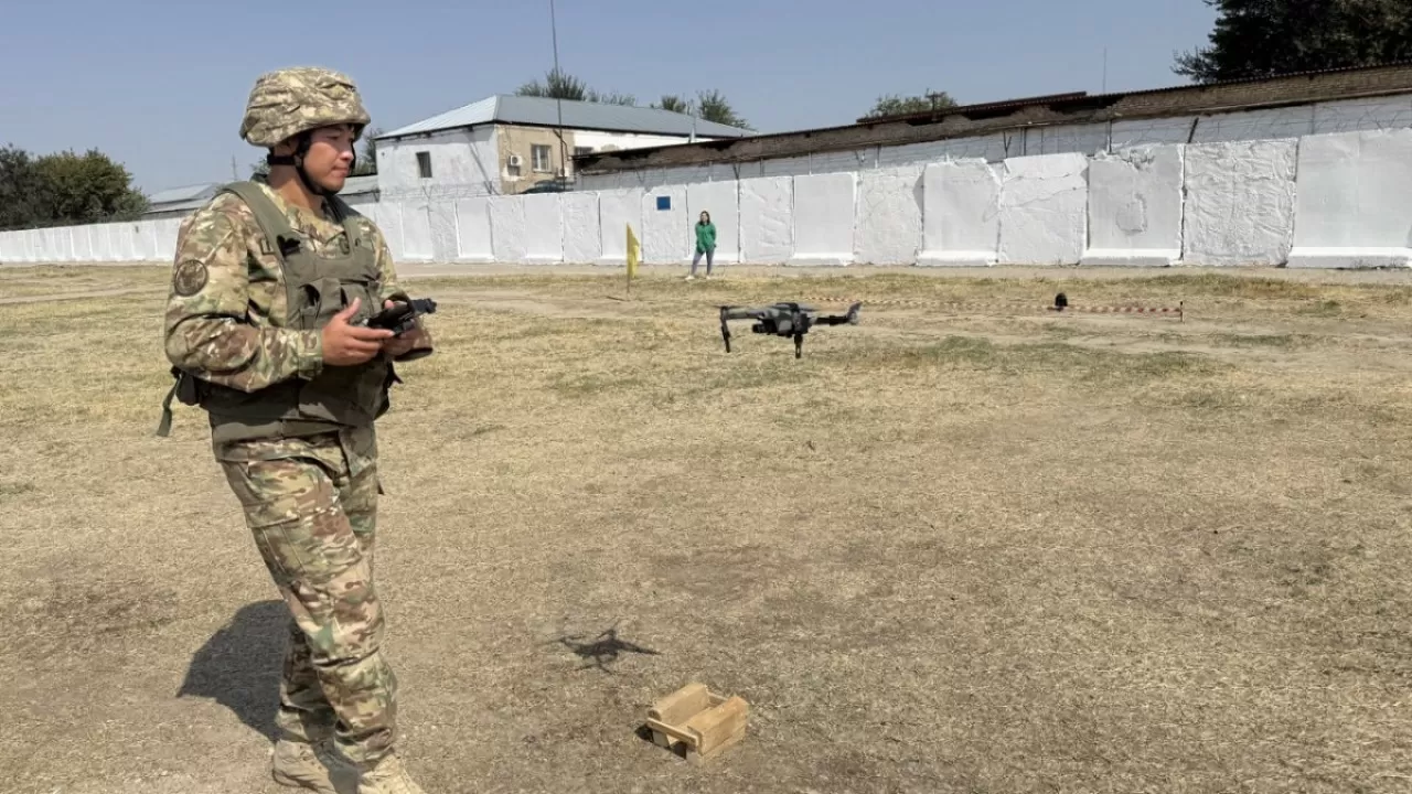 Таразда әскери операторлар FPV-дрондарда шеберлігін көрсетті