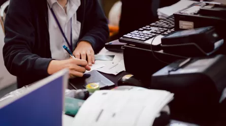 Бірнеше банктің қызметкерлері 348 адамның атынан 3,7 млрд теңгеге несие рәсімдеген