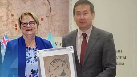 В Казахстан передали копию редчайшей карты XI века 