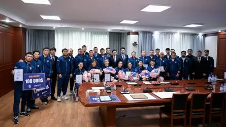 «100 мың доллардан...»: Бокстан әлем чемпионатының жеңімпаздары мен жүлдегерлеріне сыйақы берілді