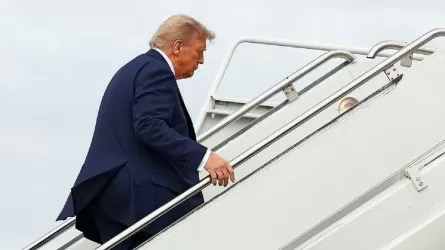 Дональд Трамп мінген ұшақ апатқа ұшырауға сәл қалды 