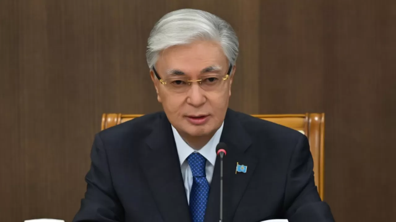 Безграмотный и алчный человек не может быть патриотом - президент 