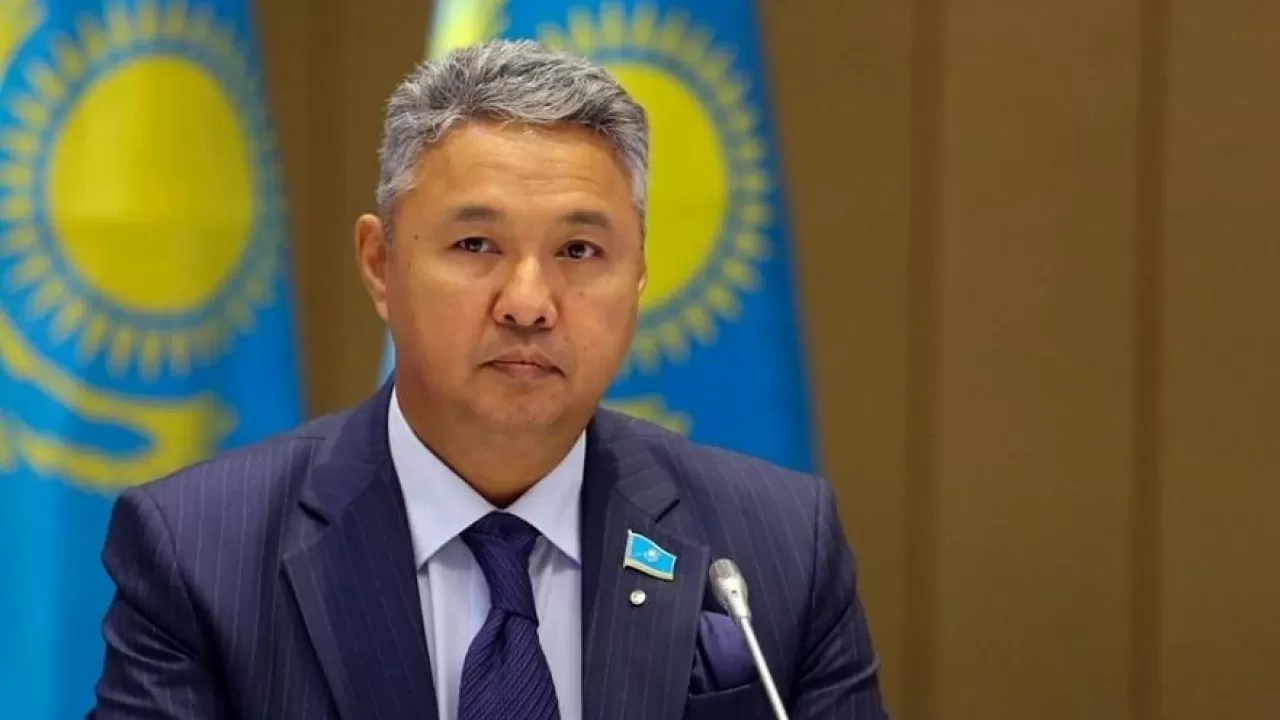 Азат Перуашев: реформа следует логике последовательной эволюции Конституции РК  