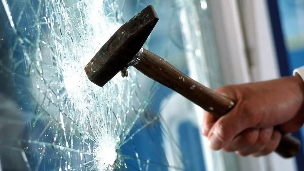 Как в Астане усиливают борьбу с вандализмом на теплых остановках 