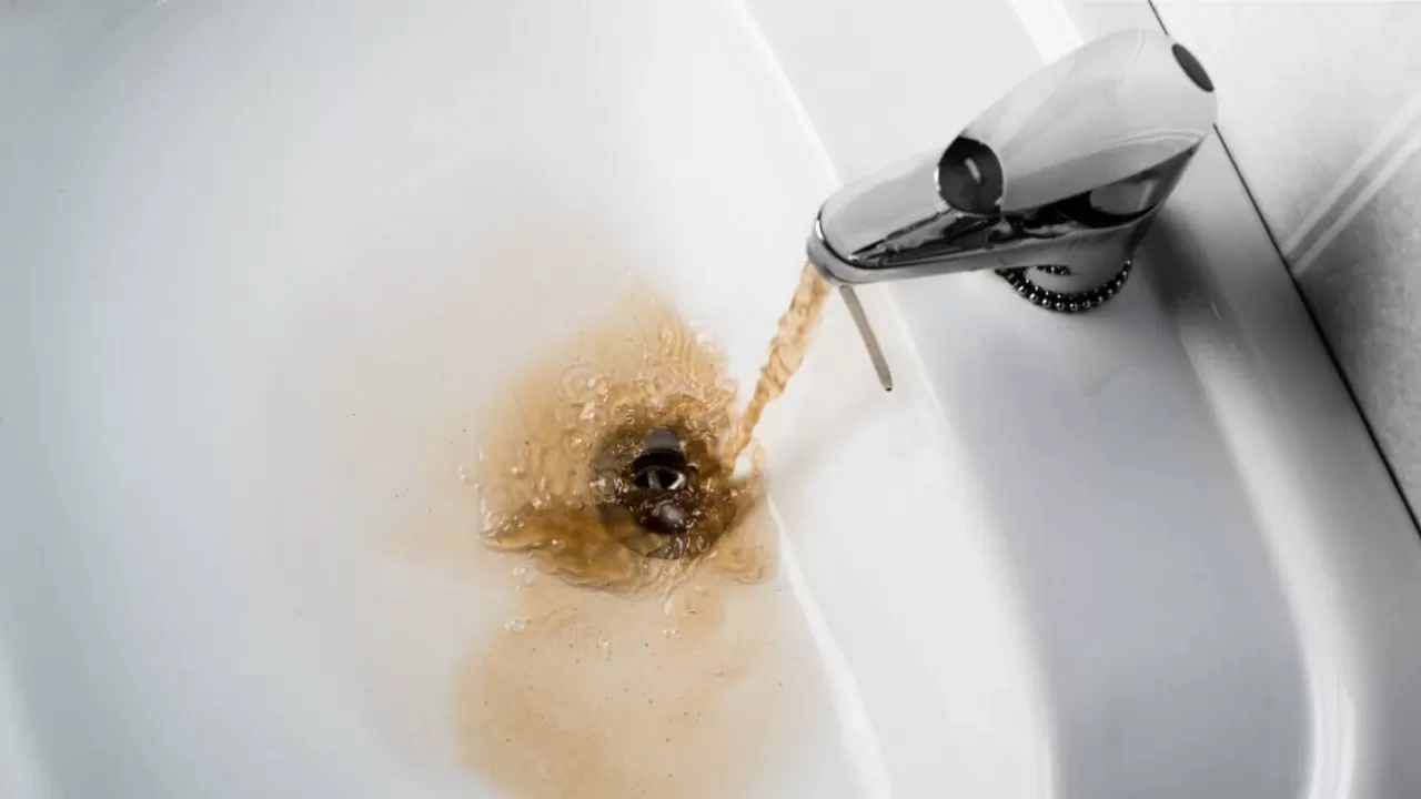 Коммунальная халатность: жители пользовались грязной водой в Темиртау