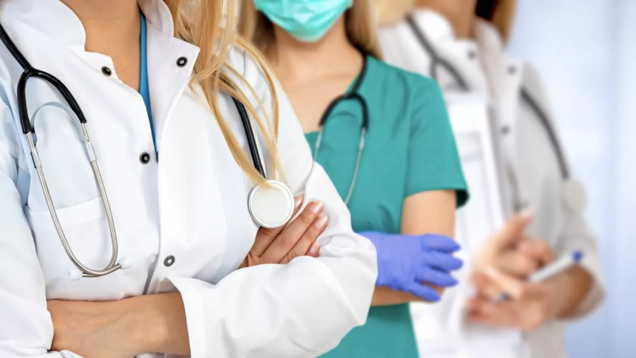 Биыл медицина қызметкерлерінің жалақысы өсіп, қауіпсіздігі күшейтіледі 