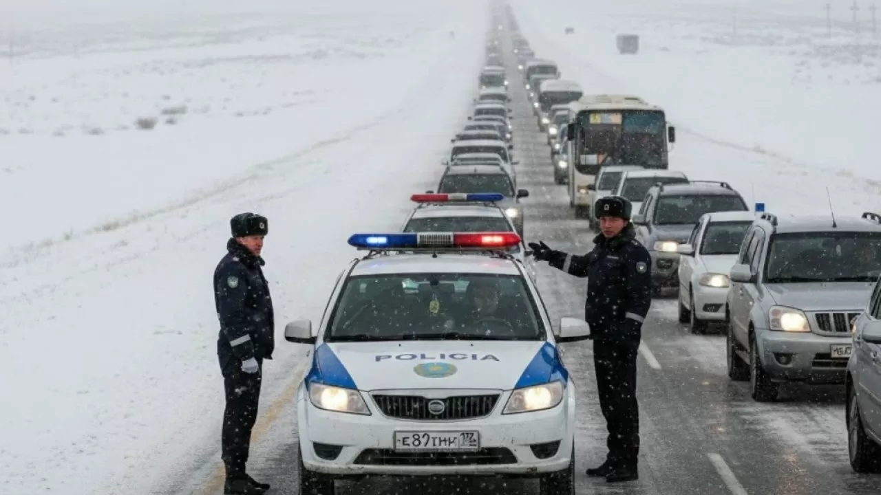 Полицейские взяли под конвой 5 тысяч машин в Атырау