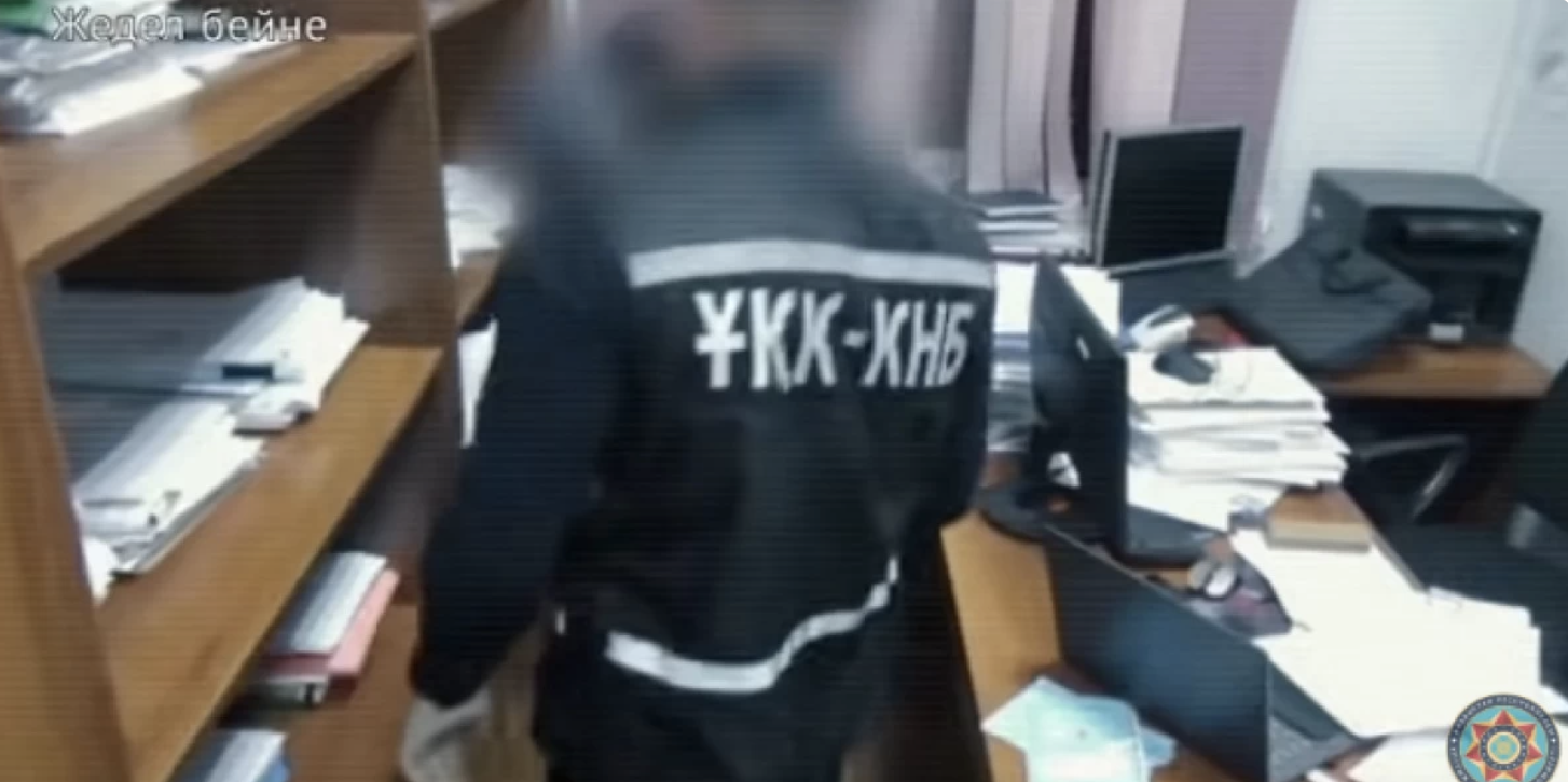 Шығыс Қазақстанда пара алған 2 басшыға қылмыстық іс қозғалды