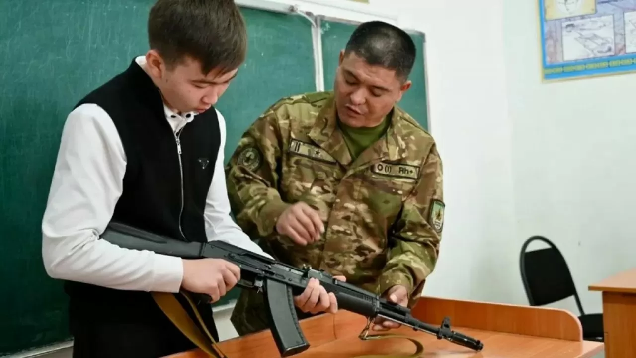 В каких регионах Казахстана проведут военные сборы для школьников 