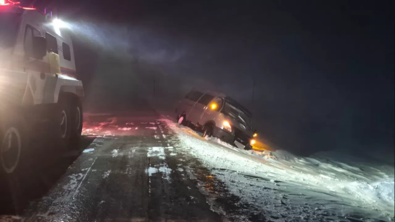 За ночь спасатели пришли на помощь в трех ДТП в СКО 