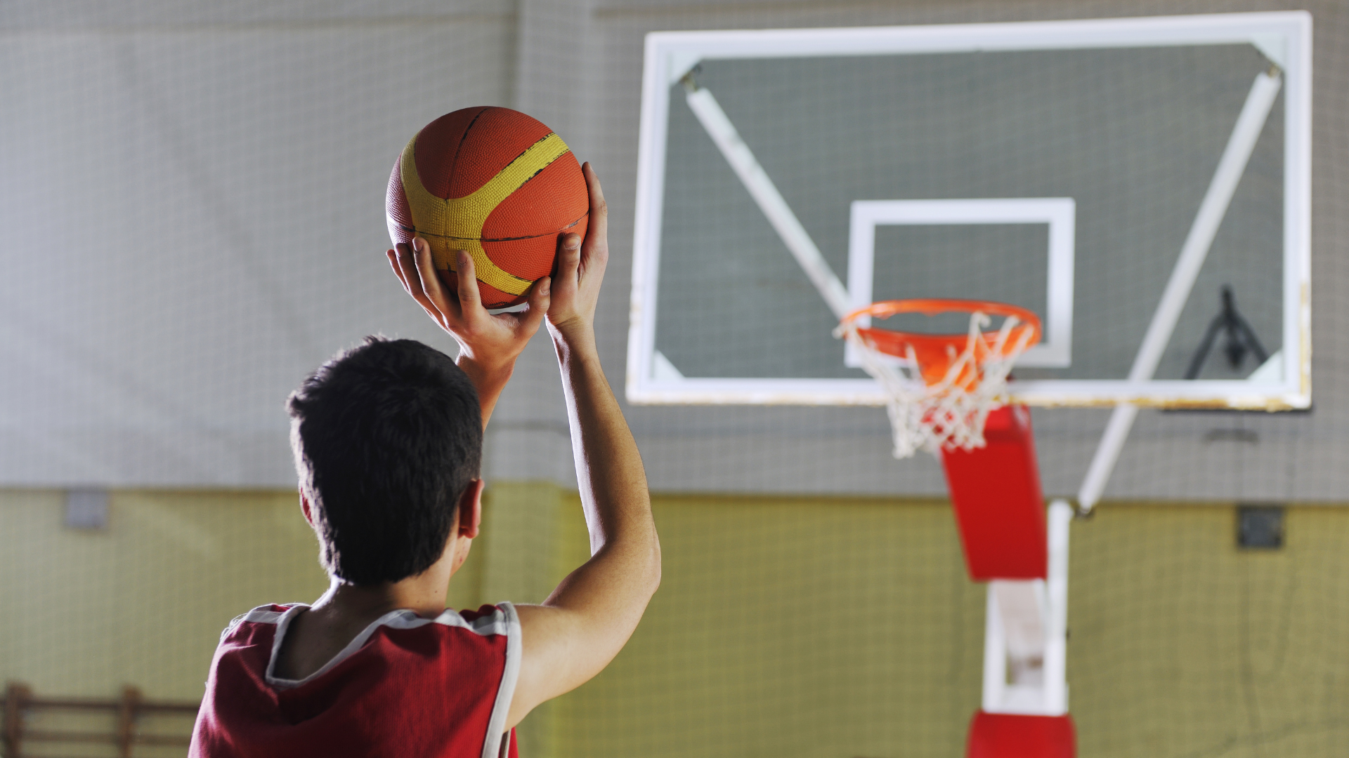 Атырауда баскетбол алаңында жасөспірім қайтыс болды 