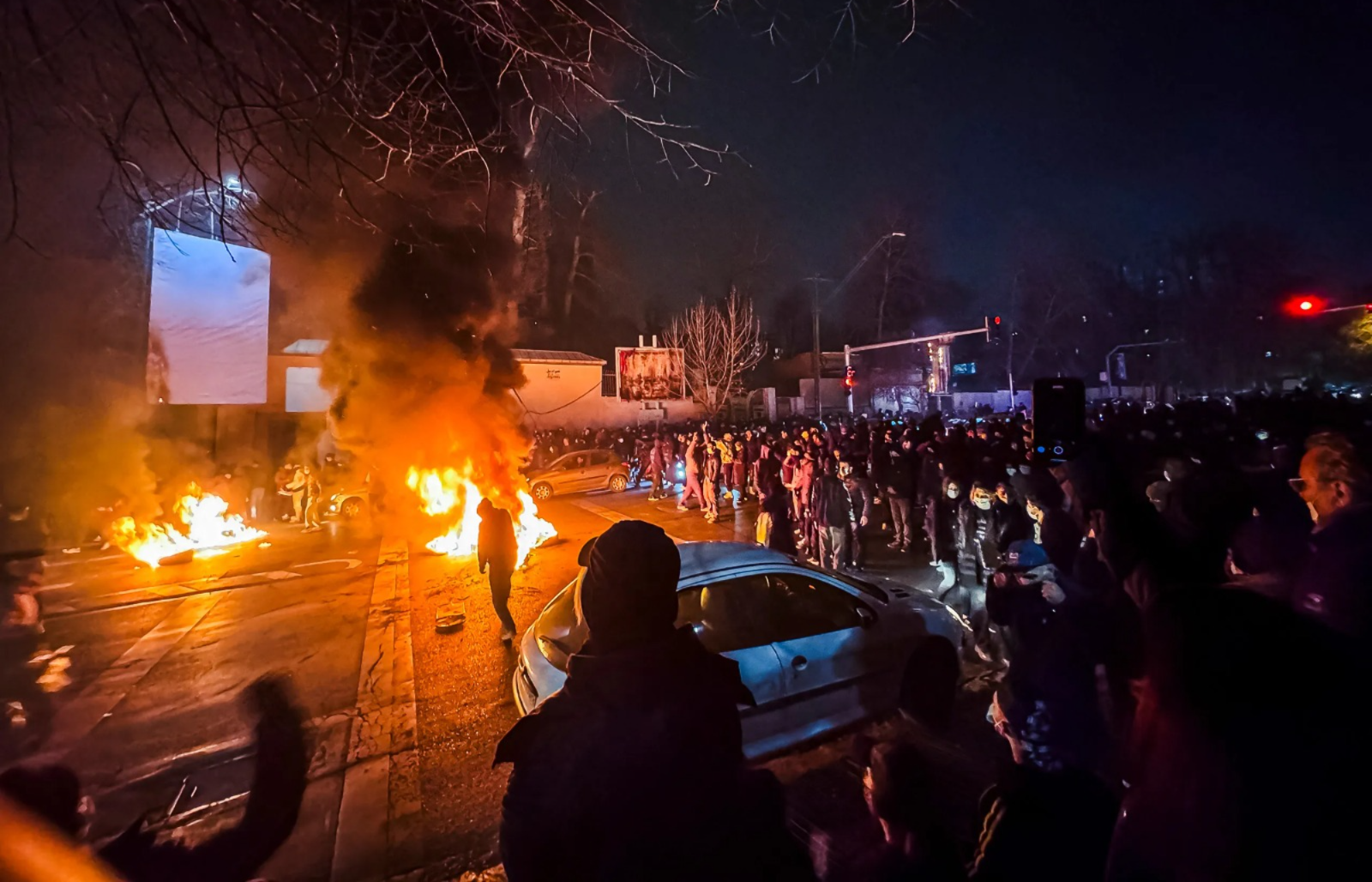 Көрші елдің халқы жаппай көшеге шықты, АҚШ араласуға дайын