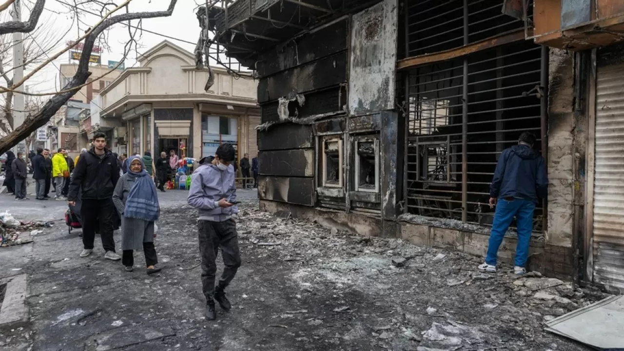 Число погибших в Иране cоставляет от 12 тыс. до 20 тыс. человек 