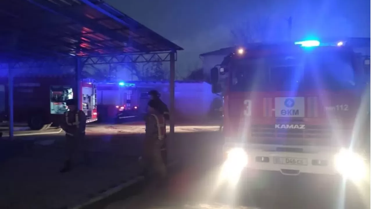 Два человека погибли при пожаре в дом престарелых Бишкека