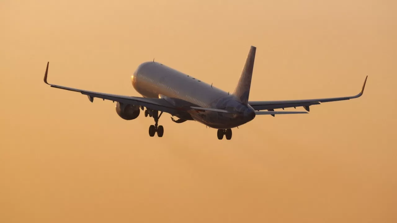 Авиаперевозки по всему миру лихорадит из-за проблем с американскими двигателями 