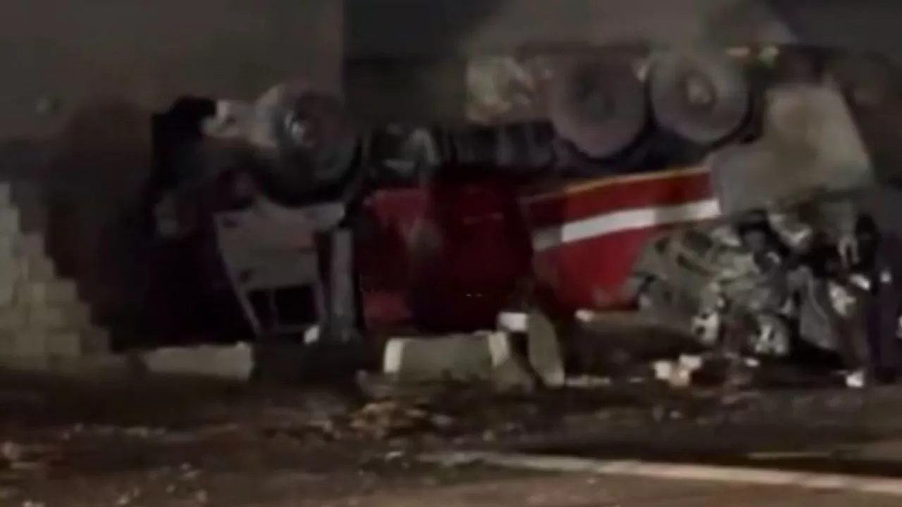 Трагедия в Жанаозене: пожарный автомобиль протаранил жилой дом