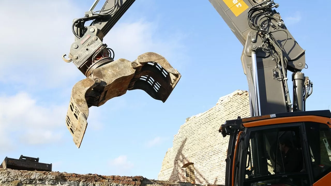 Почему снесли старейший роддом Алматы