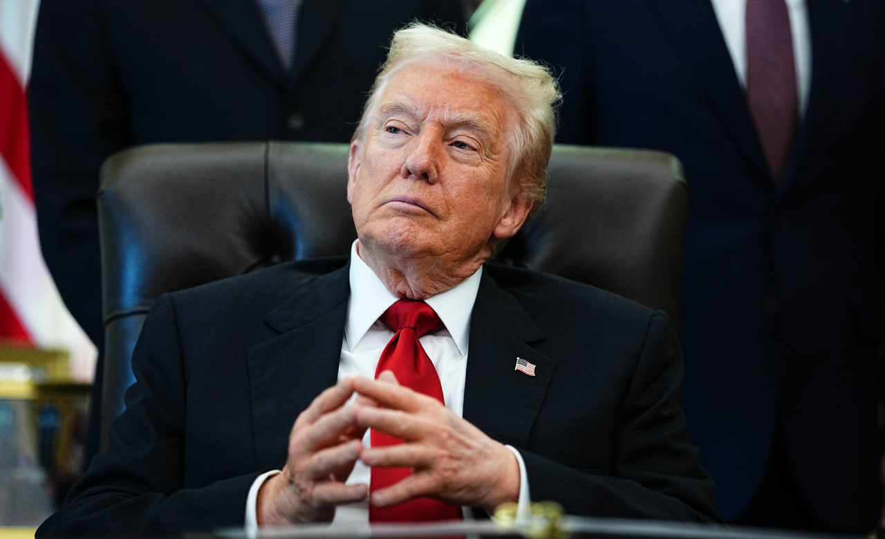 Трамп Кубаға мұнай жеткізетін елдерге тариф енгізетінін ескертті