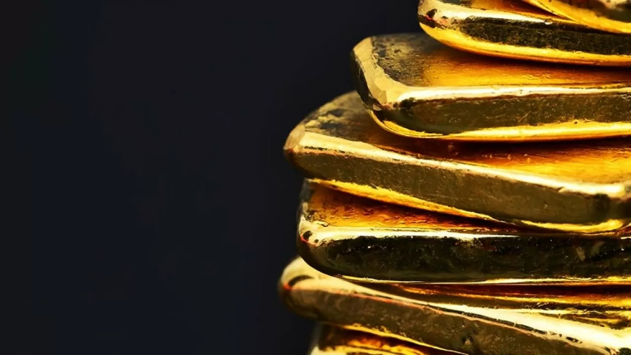 Золото вновь бьет рекорды: цена превысила 5200 долларов