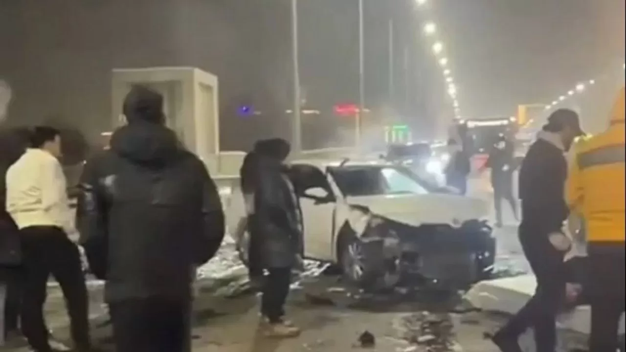 Астанадағы көпірде 3 көлік соқтығысып, 2 адам қаза тапты