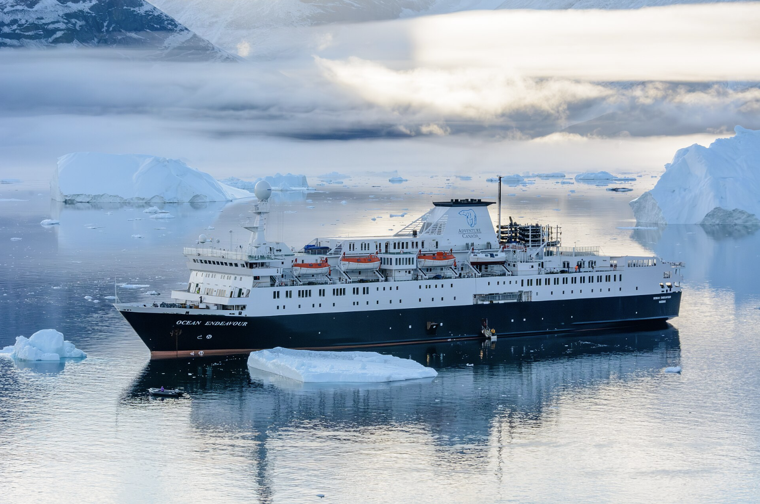 Дания Гренландияға Кеңес заманының кемесін жіберді