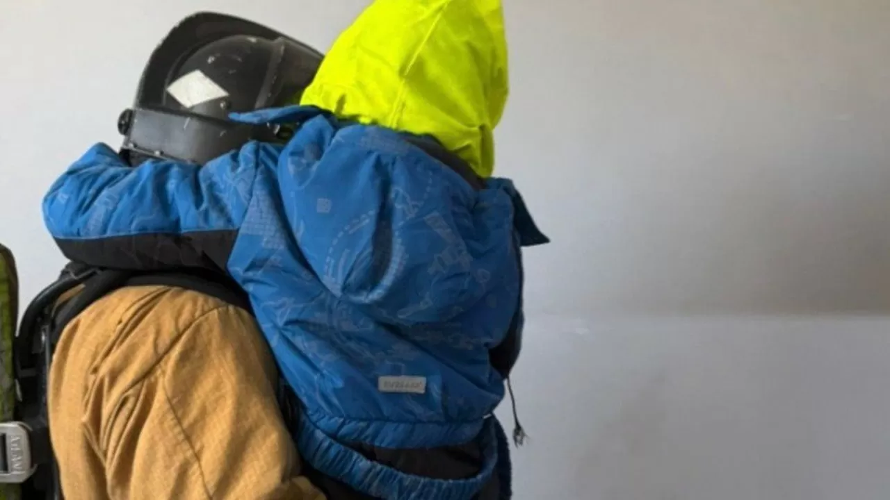 Пожар в Астане: спасатели эвакуировали детей 