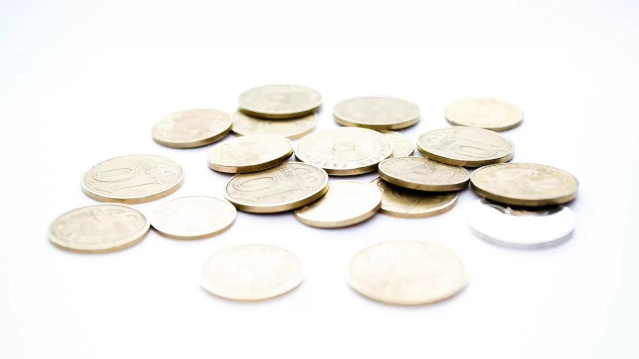 Тенге укрепляется всю неделю на KASE  