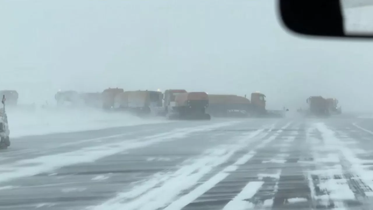 Боранға байланысты Астанада рейстер кешігіп, қалада 60 жол апаты тіркелді