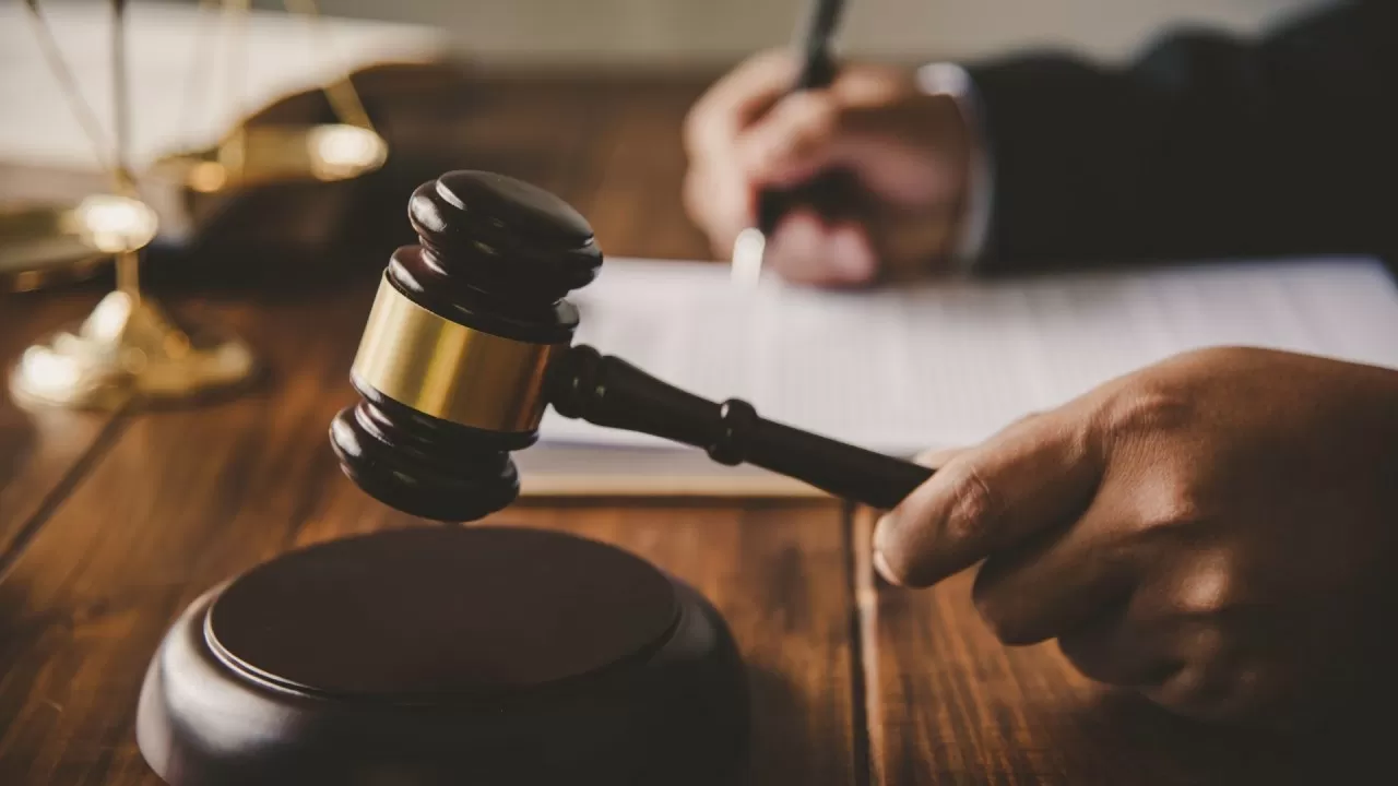 ШҚО-да баласына алимент төлемеген ер адам түрмеге қамалды