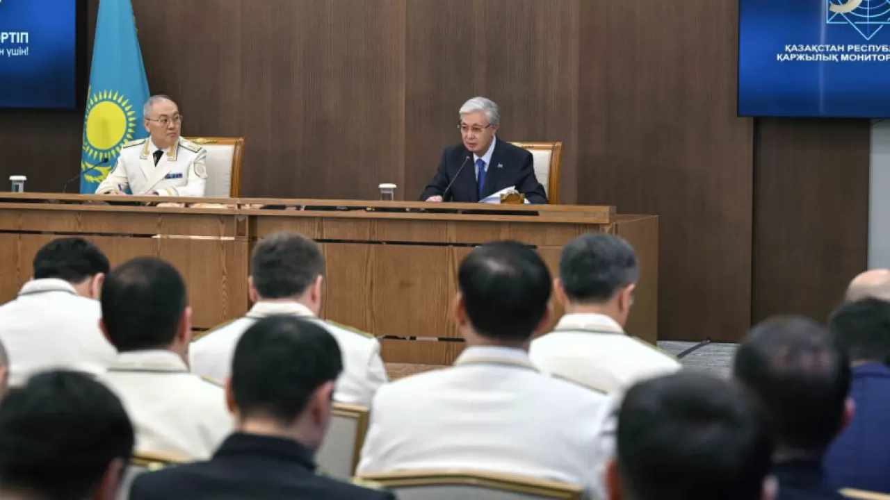 Люди стали полагаться на ИИ: Токаев раскритиковал зависимость от ChatGPT