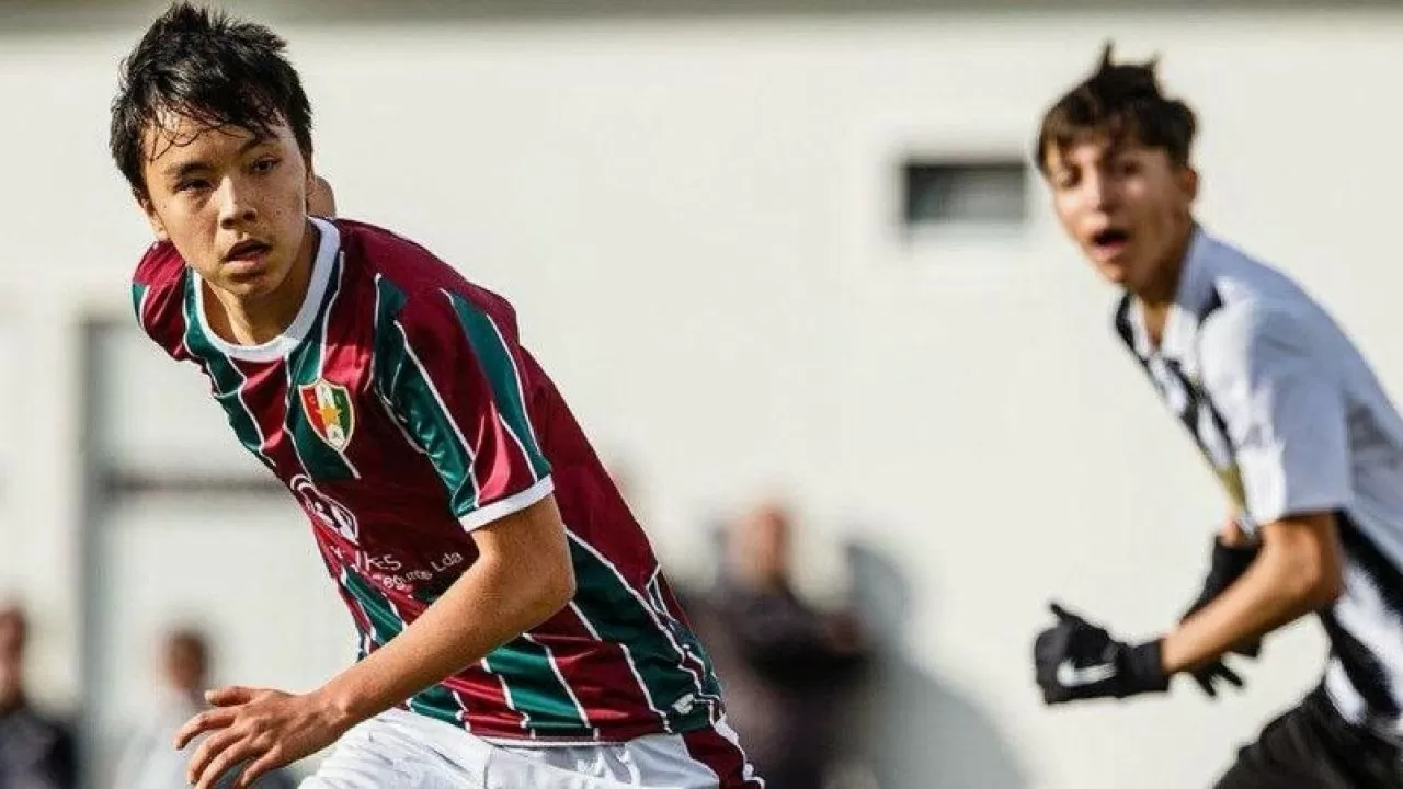 Қазақстандық жас талант португалиялық командамен келісім-шартқа отырды 