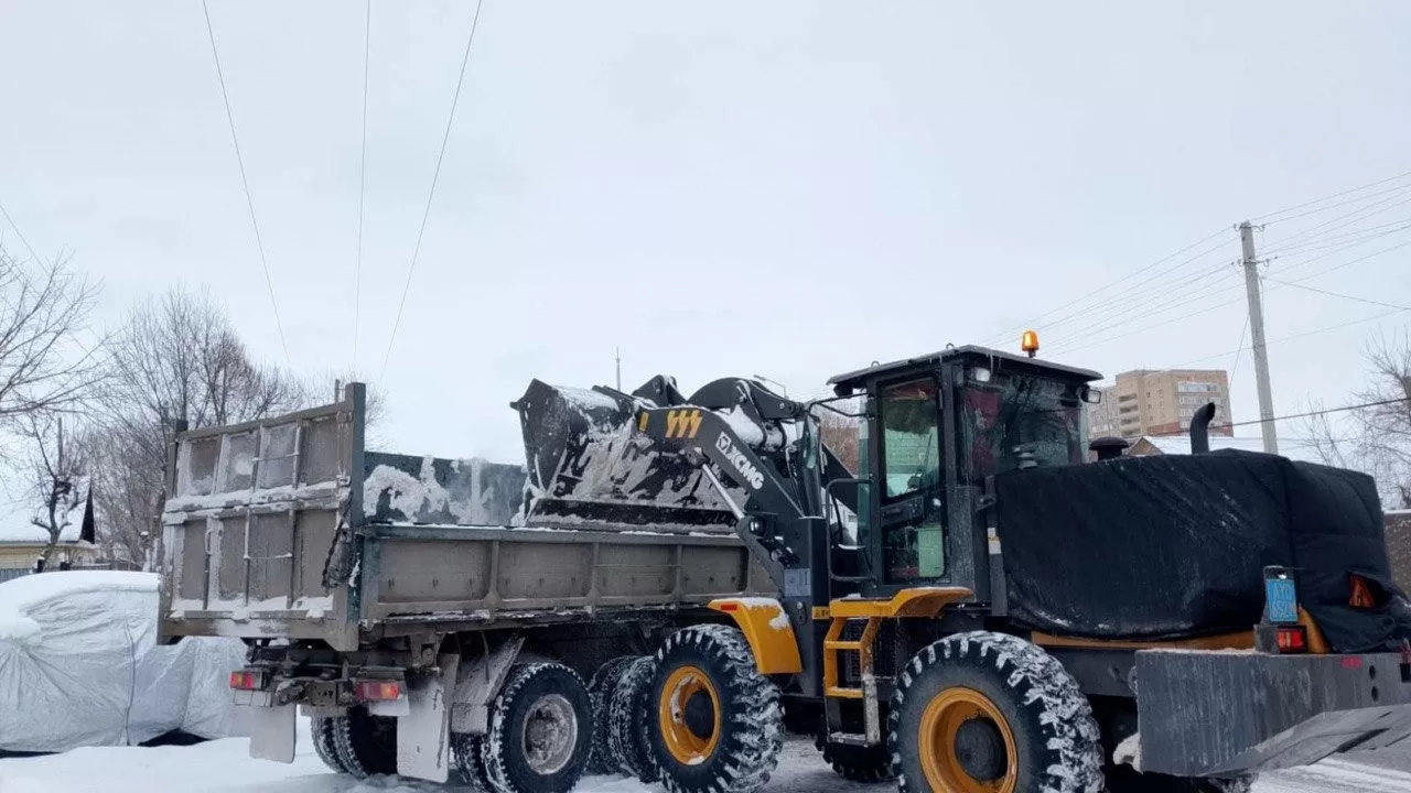 А снег идет: за ночь из Астаны вывезли свыше 57 тысяч кубометров снега 