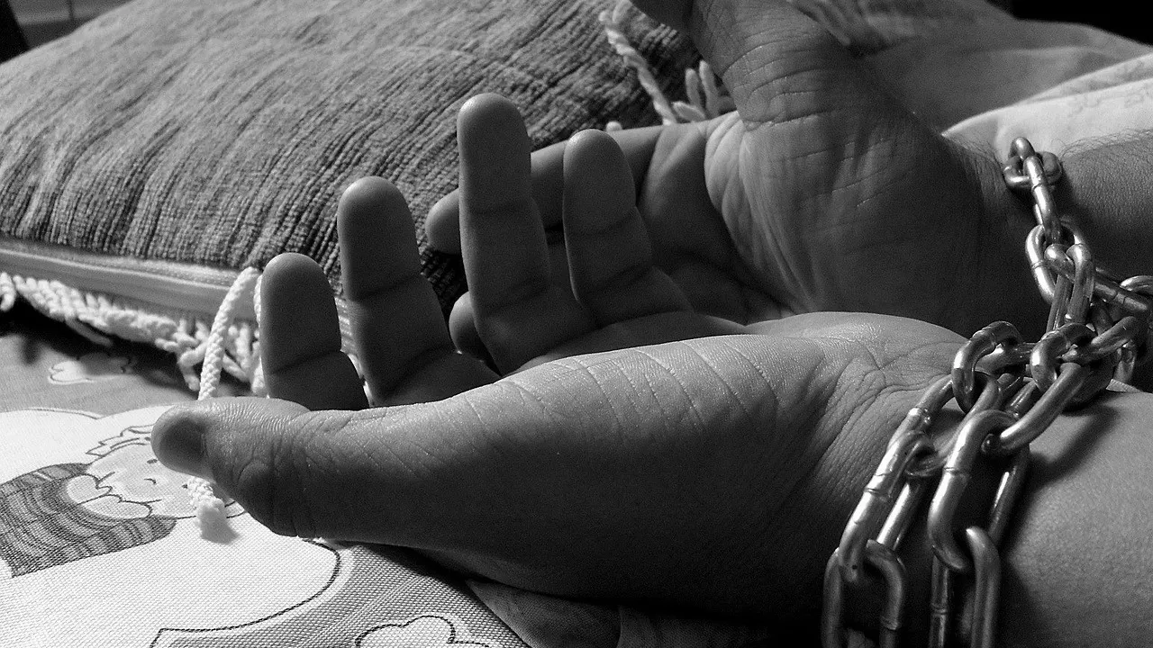 Сотни дел о торговле людьми: что происходит в Казахстане 