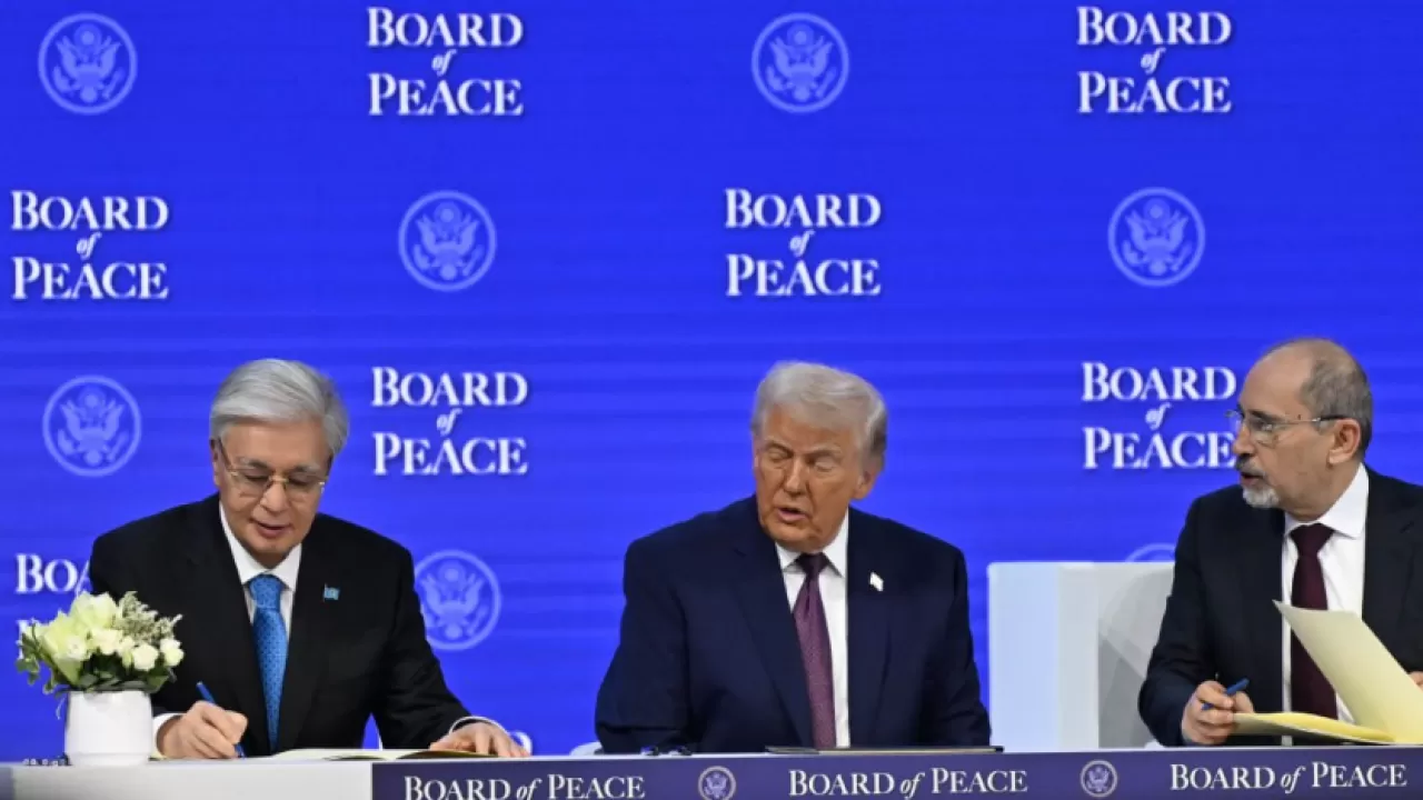 Токаев подписал Устав Совета мира США 