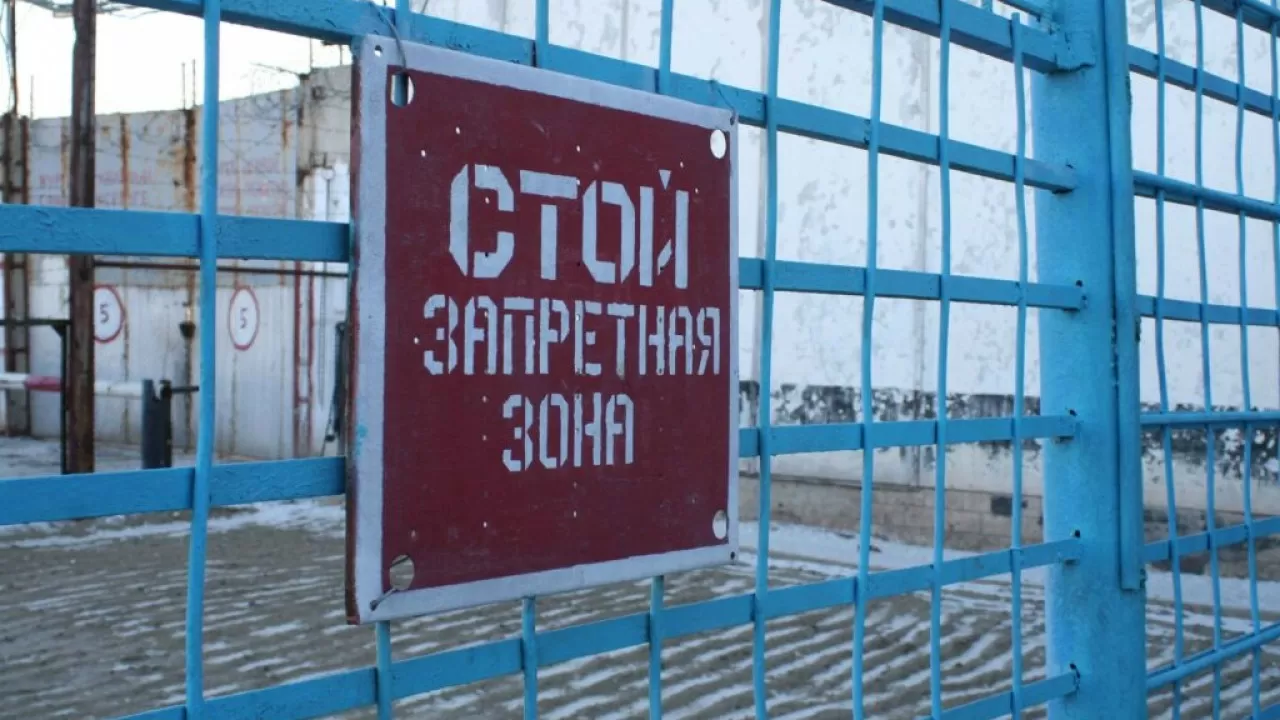 Атырауда ерлер колониясынан өрт шықты: 2 сотталушы зардап шекті 