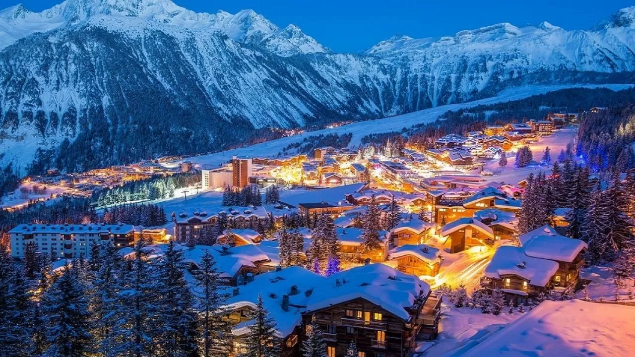 Пожар в Куршевеле: тушение отеля затягивается