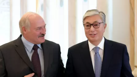 Александр Лукашенко Қазақстан Президентін Беларусь шенеуніктеріне үлгі етті