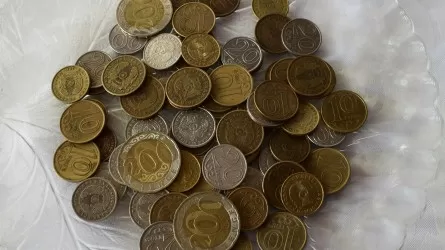 Тенге продолжает слабеть: динамика торгов KASE 