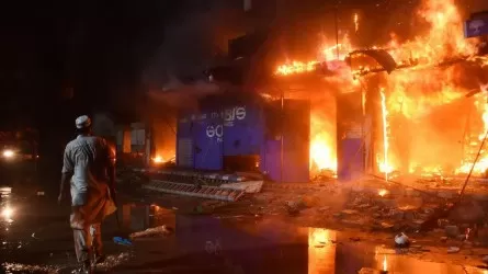 Пәкістанда сауда орталығынан өрт шығып, 6 адам қаза тапты