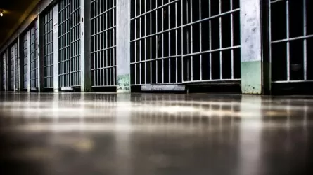 Павлодарда түзеу мекемесінің бастығы сотталып, әскери шенінен айырылды