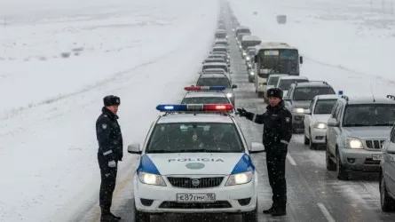 Полицейские взяли под конвой 5 тысяч машин в Атырау